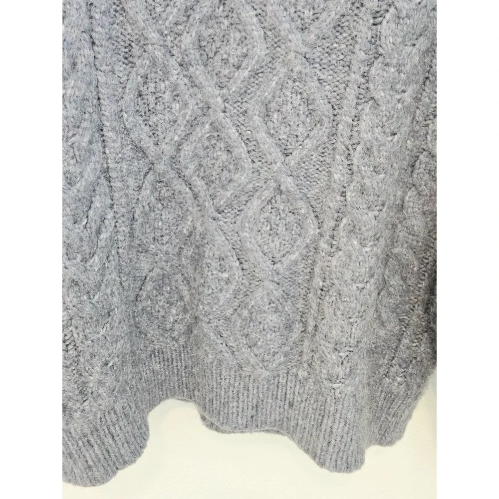 Daily Drills Gray Cable Knit‎ Sweater Granola Girl Size Small